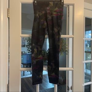 EUC- Lululemon Floral Leggings - Sz 4 25” inseam
